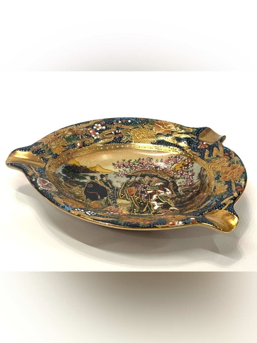 Vintage Chinese Satsuma-style Porcelain Ashtray Hand Painted Geisha 7”